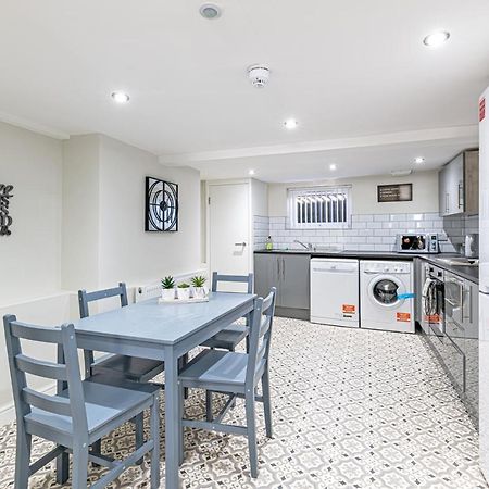 Luxury 5 Bedroom Holiday Home Within Prescot Luaran gambar