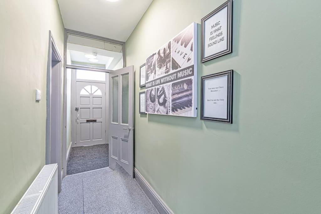 Luxury 5 Bedroom Holiday Home Within Prescot Luaran gambar