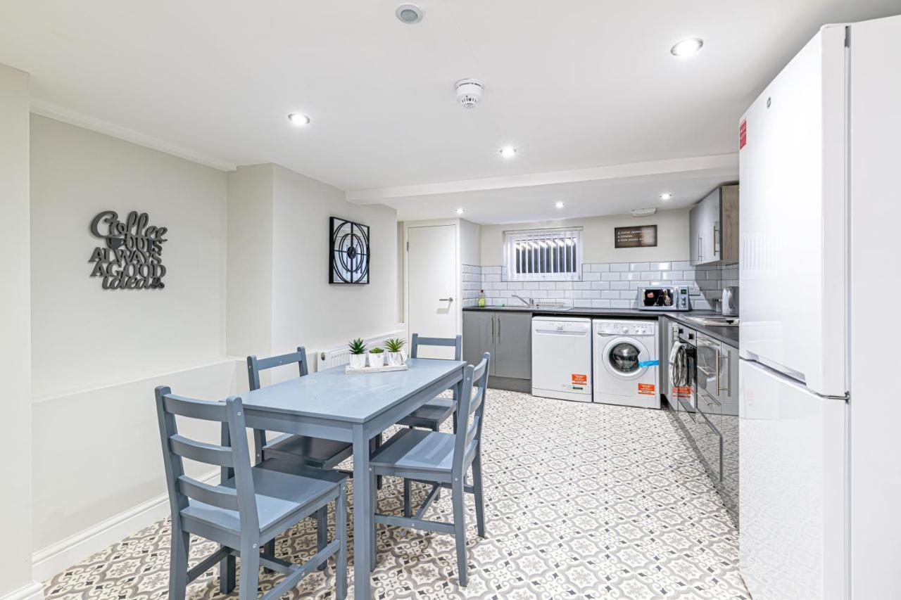 Luxury 5 Bedroom Holiday Home Within Prescot Luaran gambar